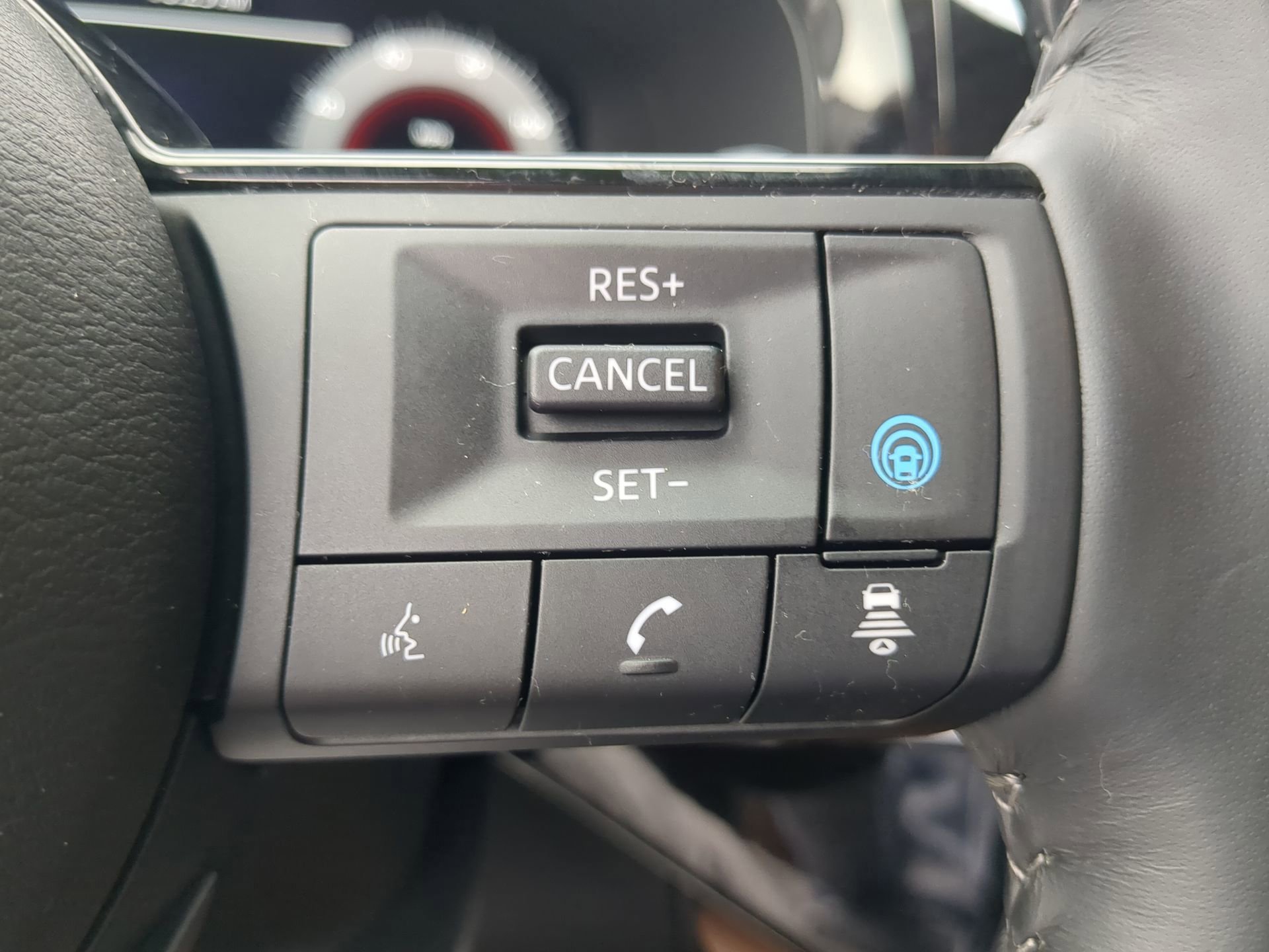 Used 2024 Nissan Pathfinder Platinum image 60