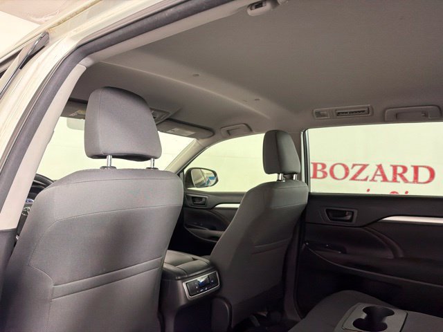 Used 2017 Toyota Highlander LE FWD image 29