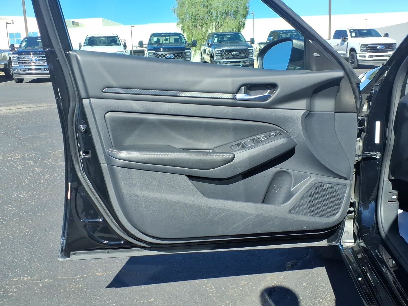 Used 2025 Nissan Altima 2.5 SV FWD image 20