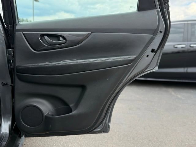 Used 2019 Nissan Rogue S image 31