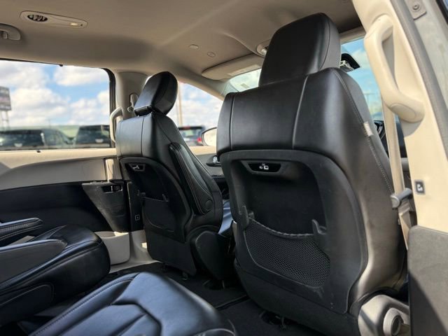 Used 2023 Chrysler Pacifica Touring-L FWD image 19