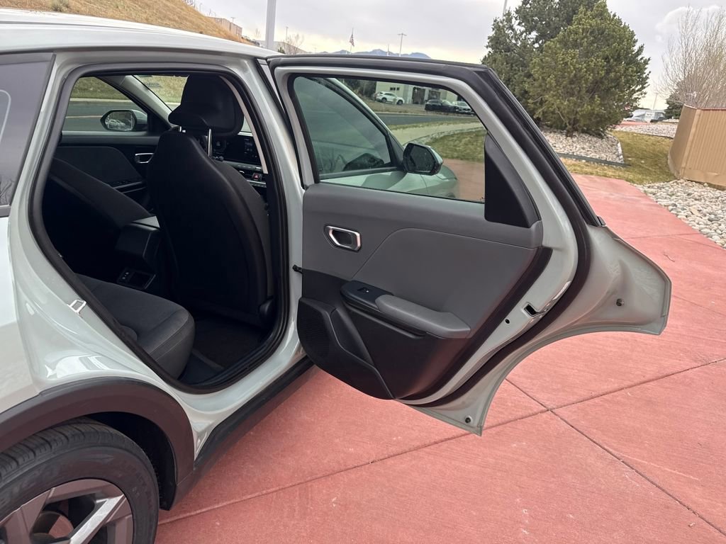 Used 2025 Kia K4 LXS image 17