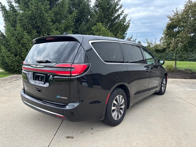Used 2024 Chrysler Pacifica Limited FWD image 5