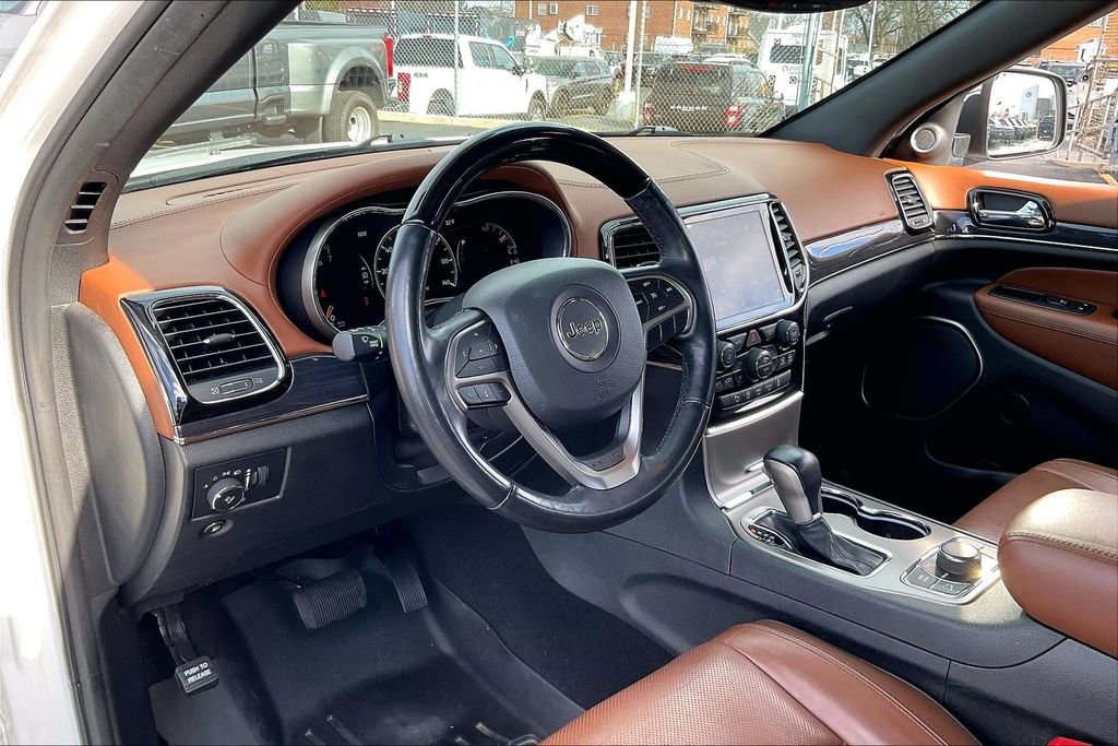 Used 2021 Jeep Grand Cherokee Overland AWD/4WD image 12