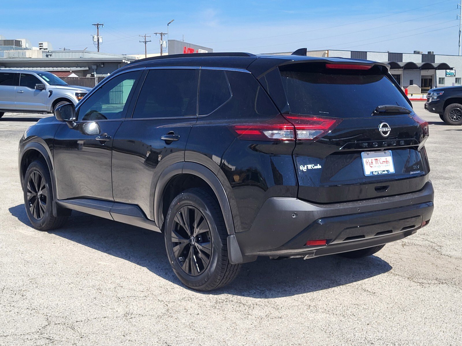 Used 2023 Nissan Rogue SV w/ SV Premium B Package image 6