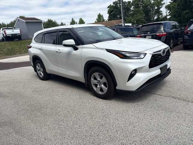 Used 2021 Toyota Highlander LE AWD/4WD image 14