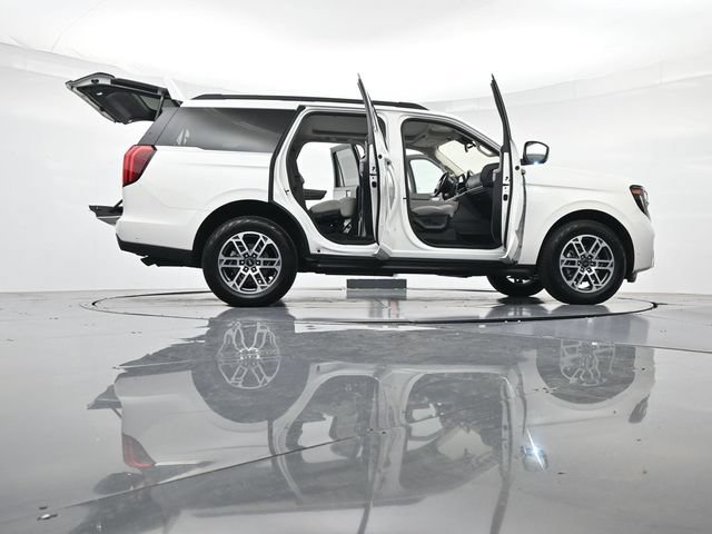 Certified 2025 Ford Expedition Active AWD/4WD image 57