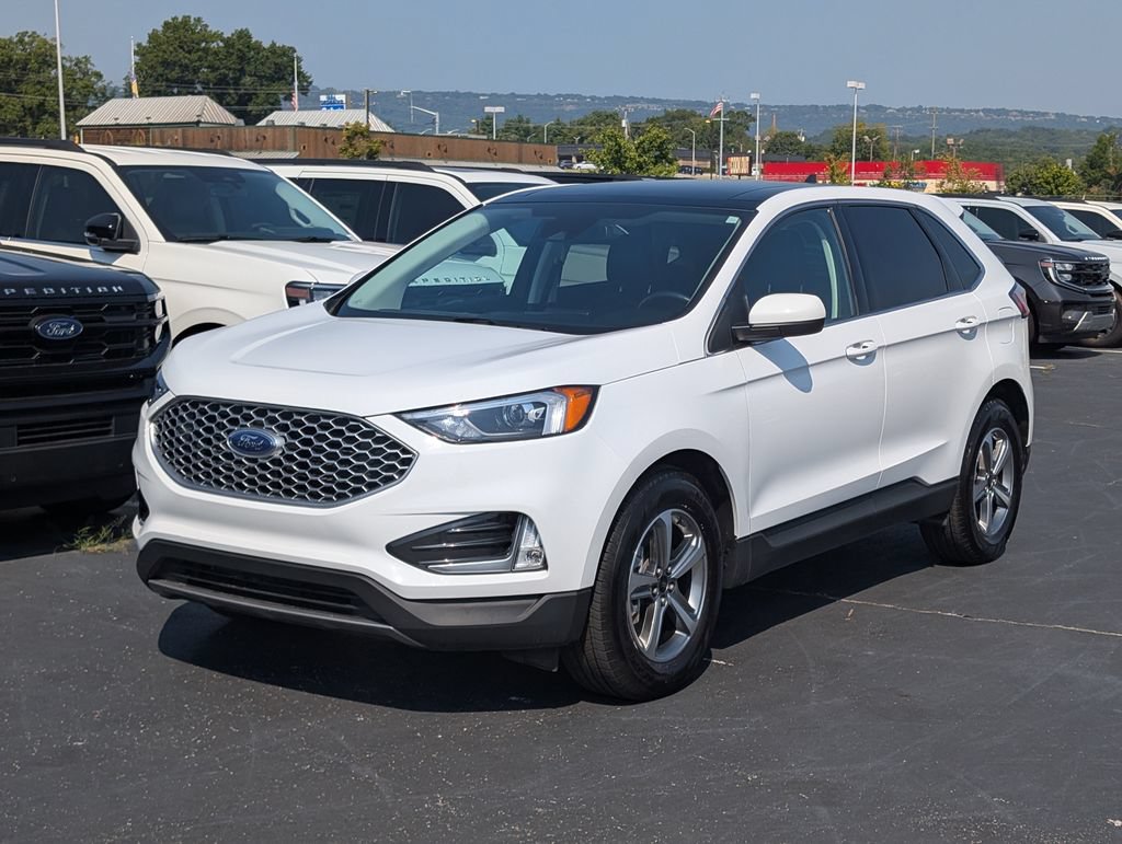 Certified 2024 Ford Edge SEL w/ Convenience Package AWD/4WD image 3