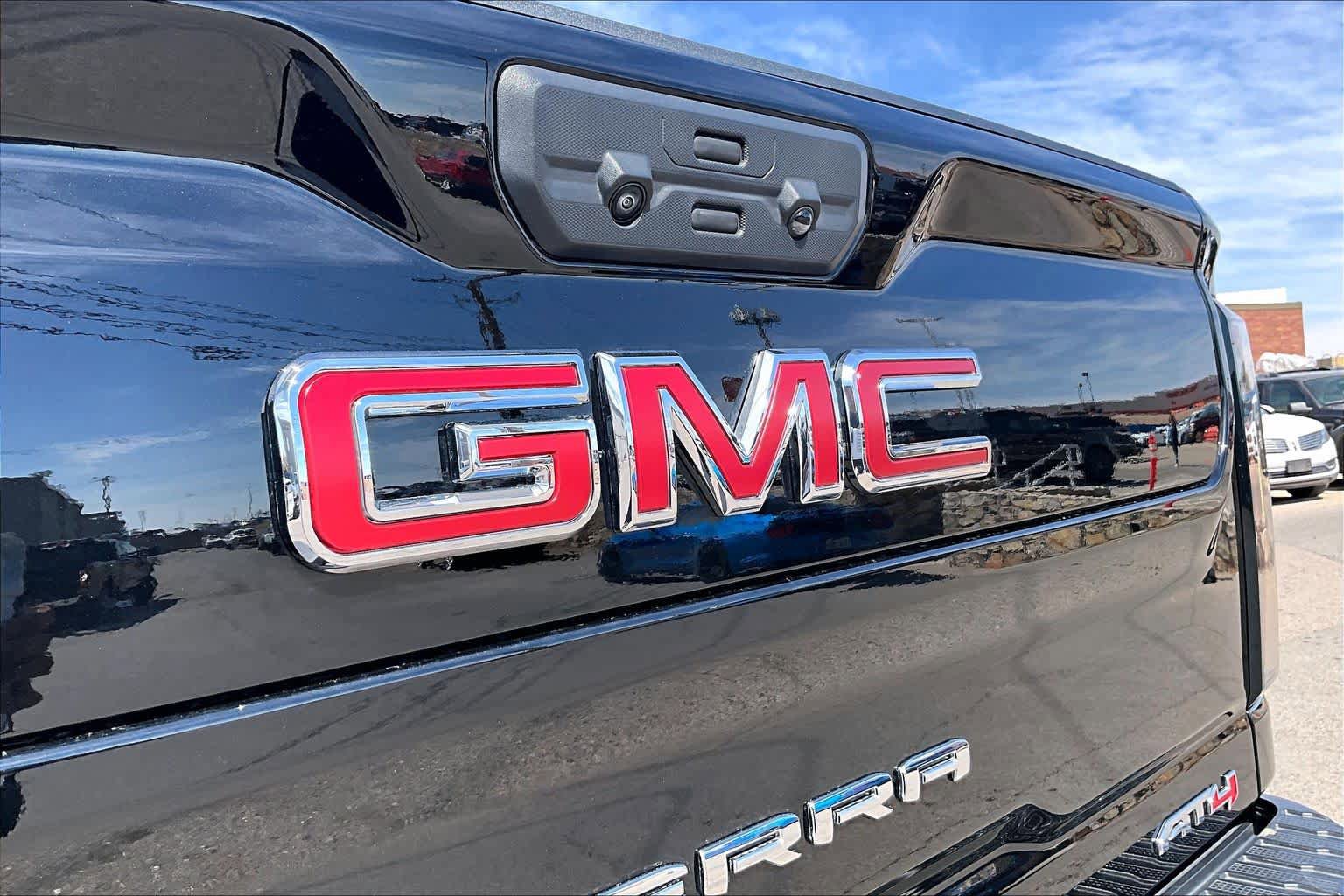 Used 2025 GMC Sierra 2500 AT4 w/ AT4 Premium Plus Package AWD/4WD image 31