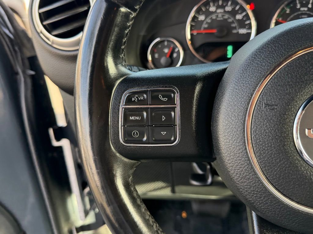 Used 2018 Jeep Wrangler Unlimited Rubicon w/ Connectivity Group image 22