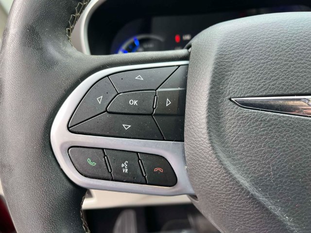 Used 2022 Chrysler Pacifica Touring-L FWD image 32