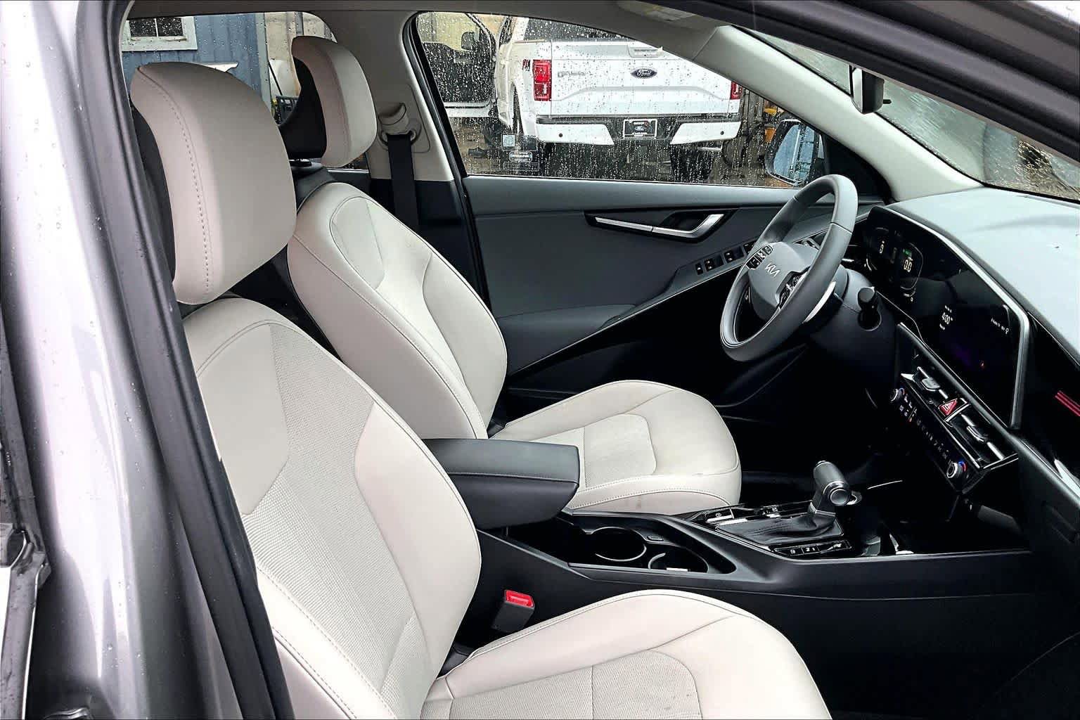 Used 2023 Kia Niro EX FWD image 9