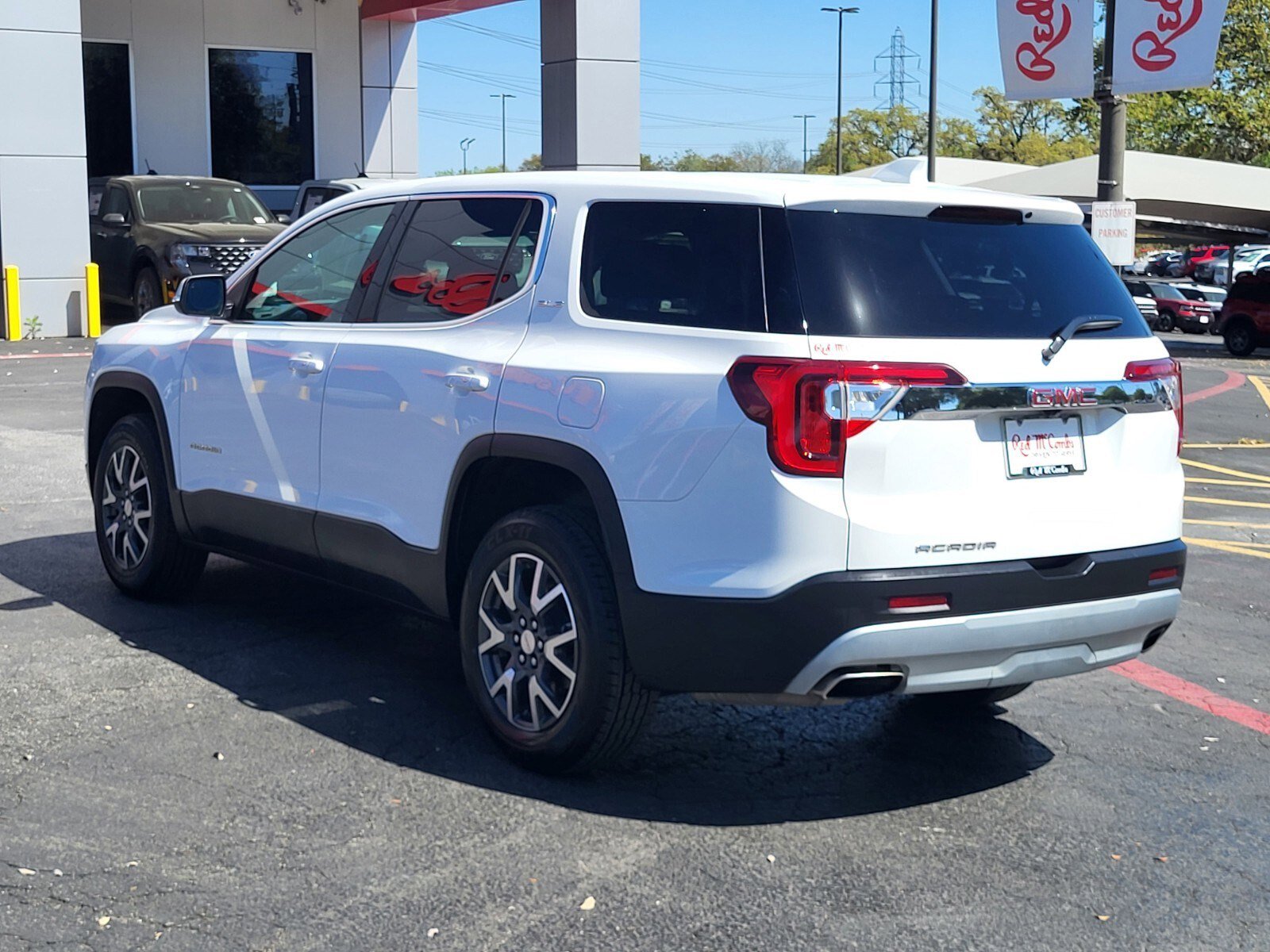 Used 2023 GMC Acadia SLE w/ LPO, Floor Liner Package image 6