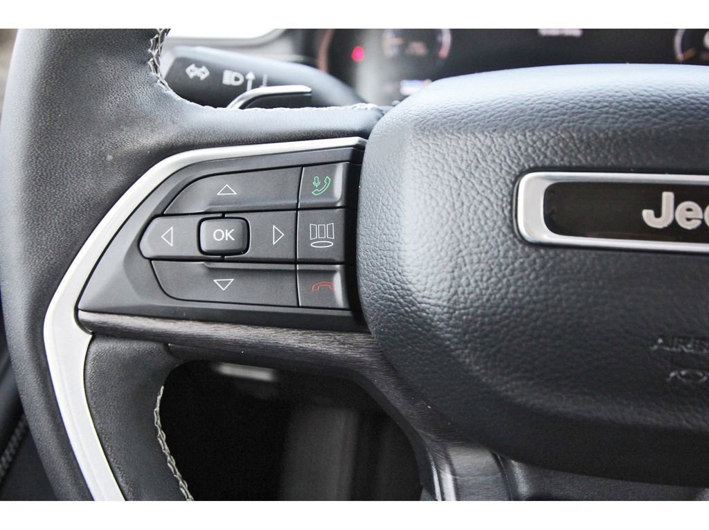 Used 2023 Jeep Grand Cherokee Limited image 18