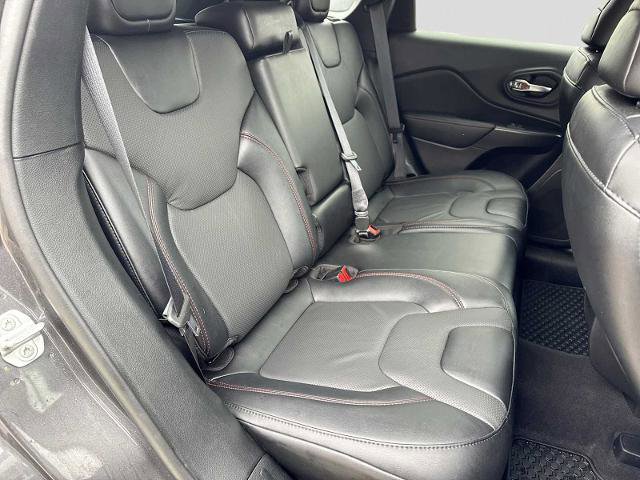 Used 2022 Jeep Cherokee Trailhawk w/ Trailhawk Elite Value Package AWD/4WD image 19