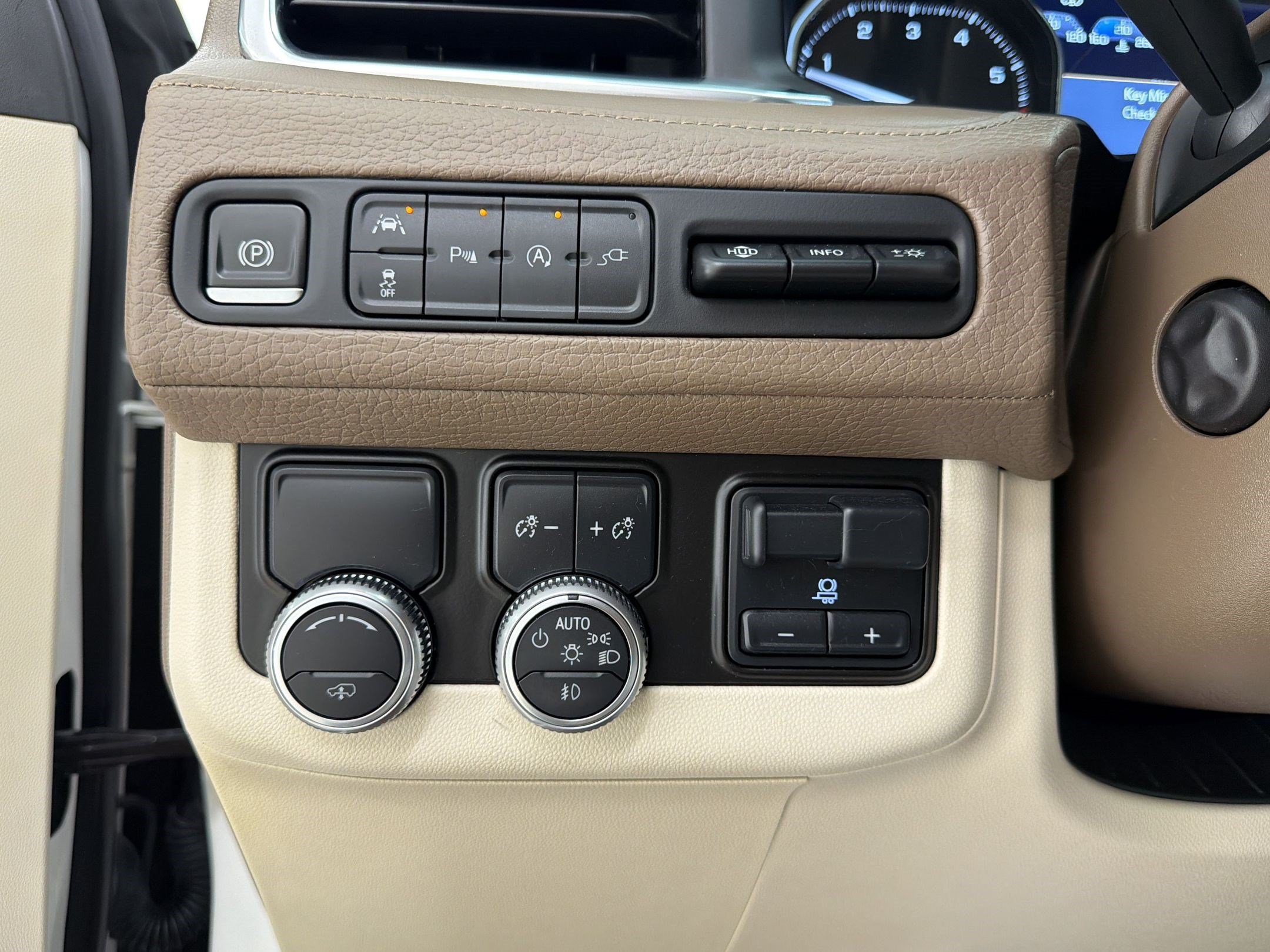 Used 2021 GMC Yukon Denali w/ Denali Ultimate Package RWD image 23