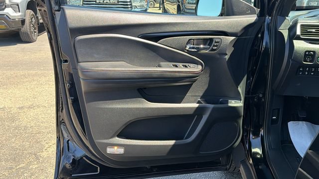 Used 2025 Honda Ridgeline Black Edition image 17