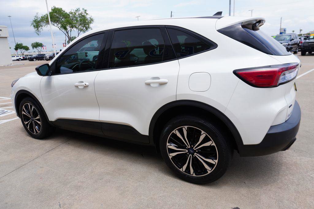 Certified 2022 Ford Escape SEL w/ SEL Stealth AWD Package image 4
