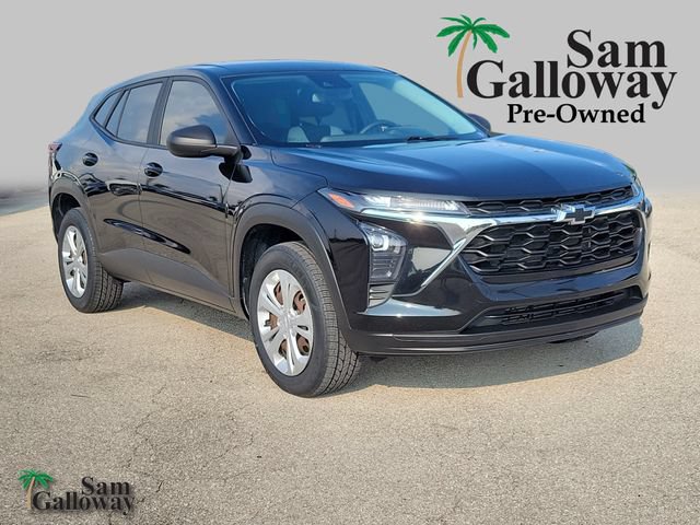 Used 2024 Chevrolet Trax LS FWD image 1