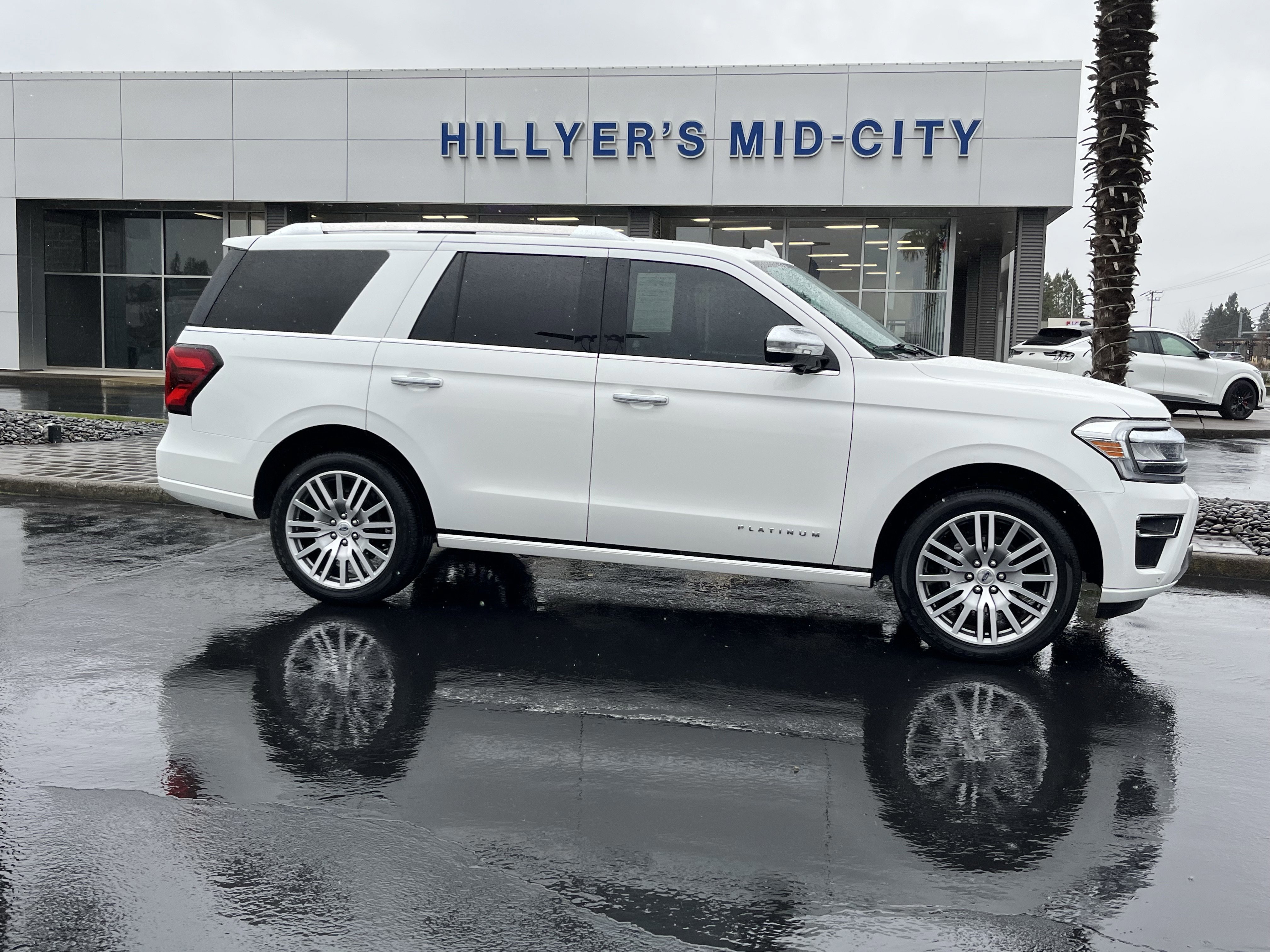 Certified 2022 Ford Expedition Platinum AWD/4WD image 2