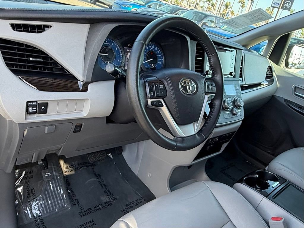 Used 2020 Toyota Sienna XLE FWD image 27
