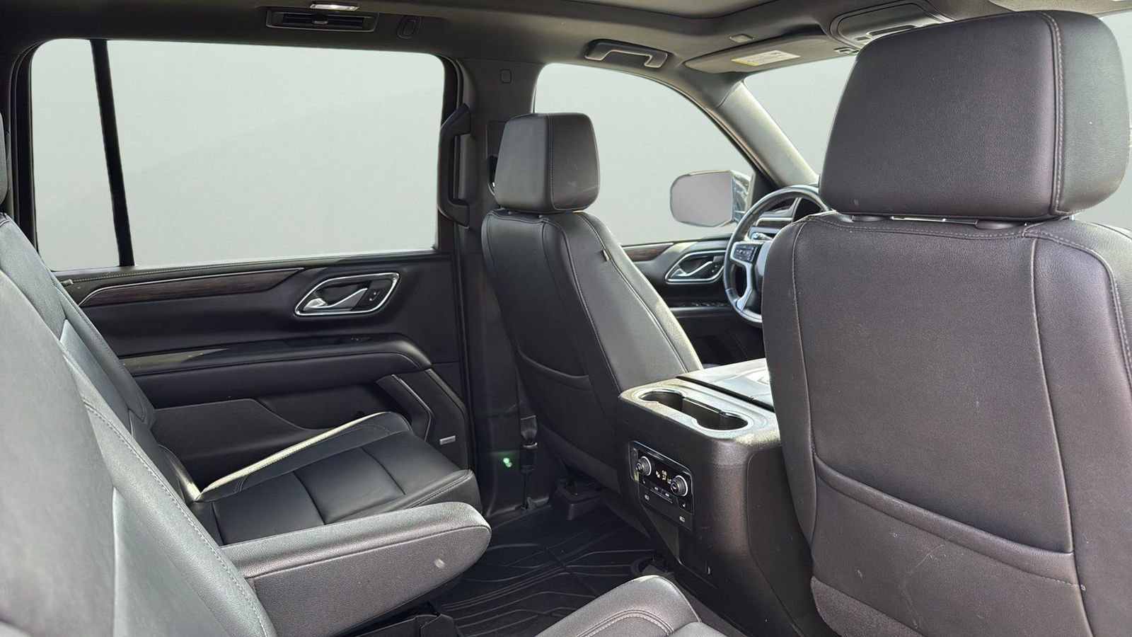 Used 2022 Chevrolet Suburban Z71 w/ Luxury Package image 27