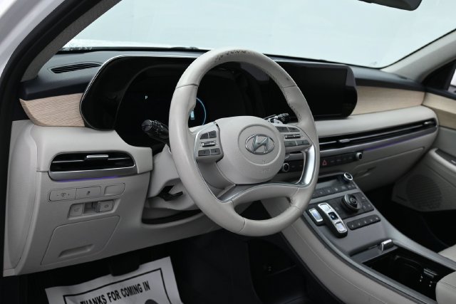 Used 2024 Hyundai Palisade Limited FWD image 15