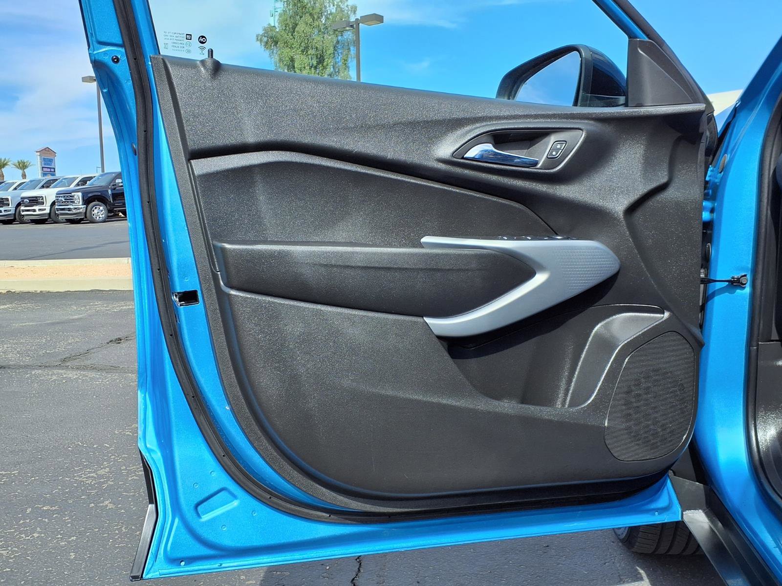 Used 2025 Chevrolet Trax RS w/ Sunroof Package FWD image 20