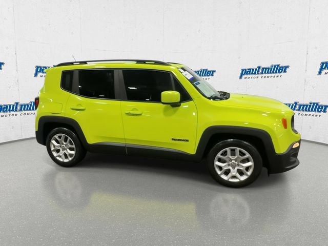 Used 2017 Jeep Renegade Latitude w/ Cold Weather Group FWD image 13