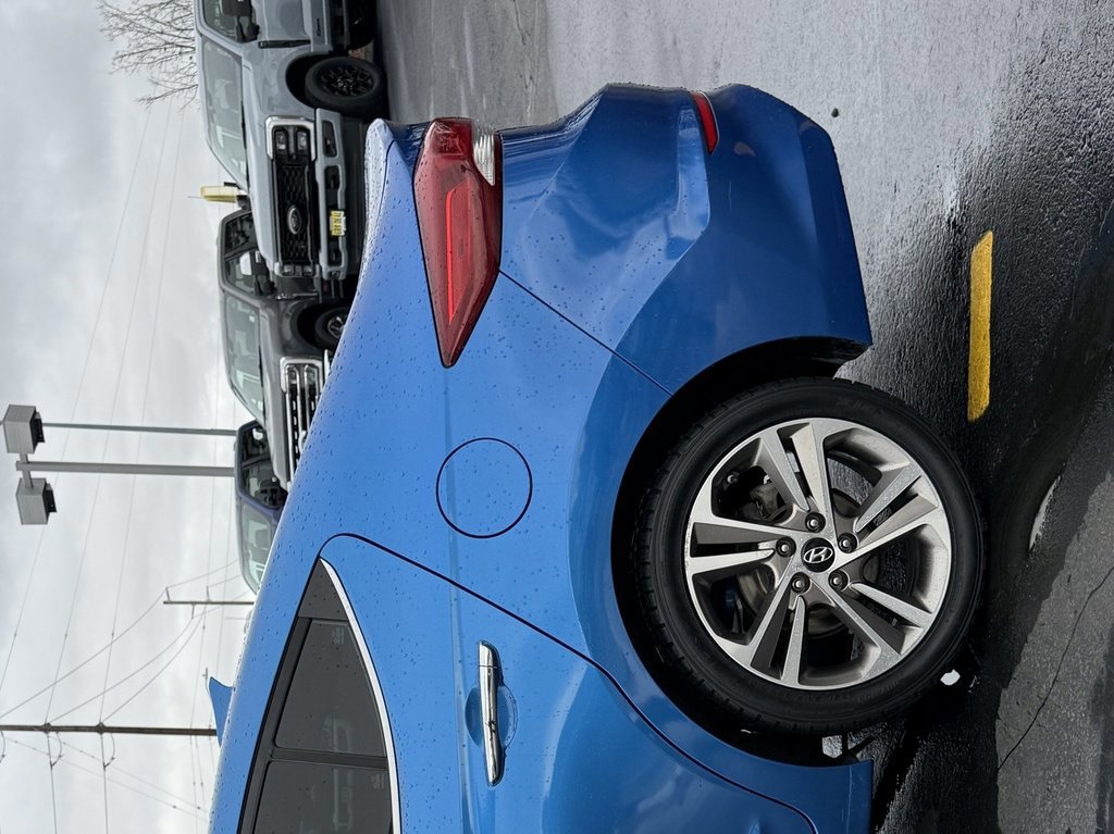 Used 2017 Hyundai Elantra Limited image 12