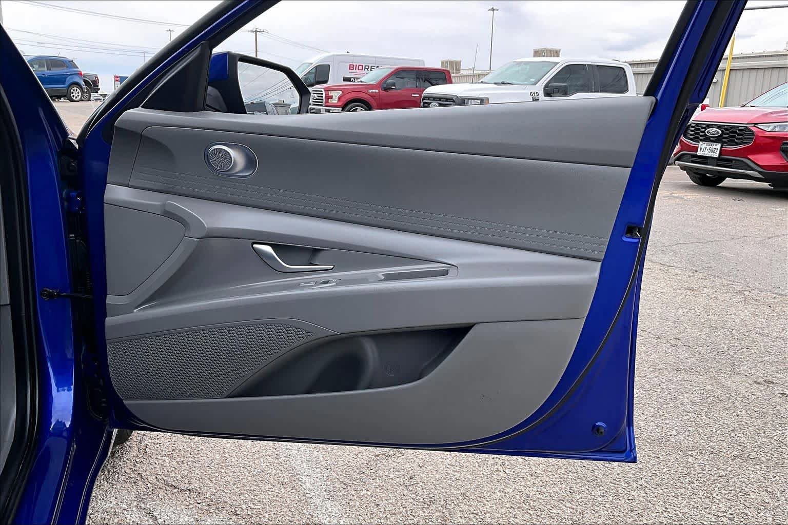Used 2024 Hyundai Elantra SE FWD image 21
