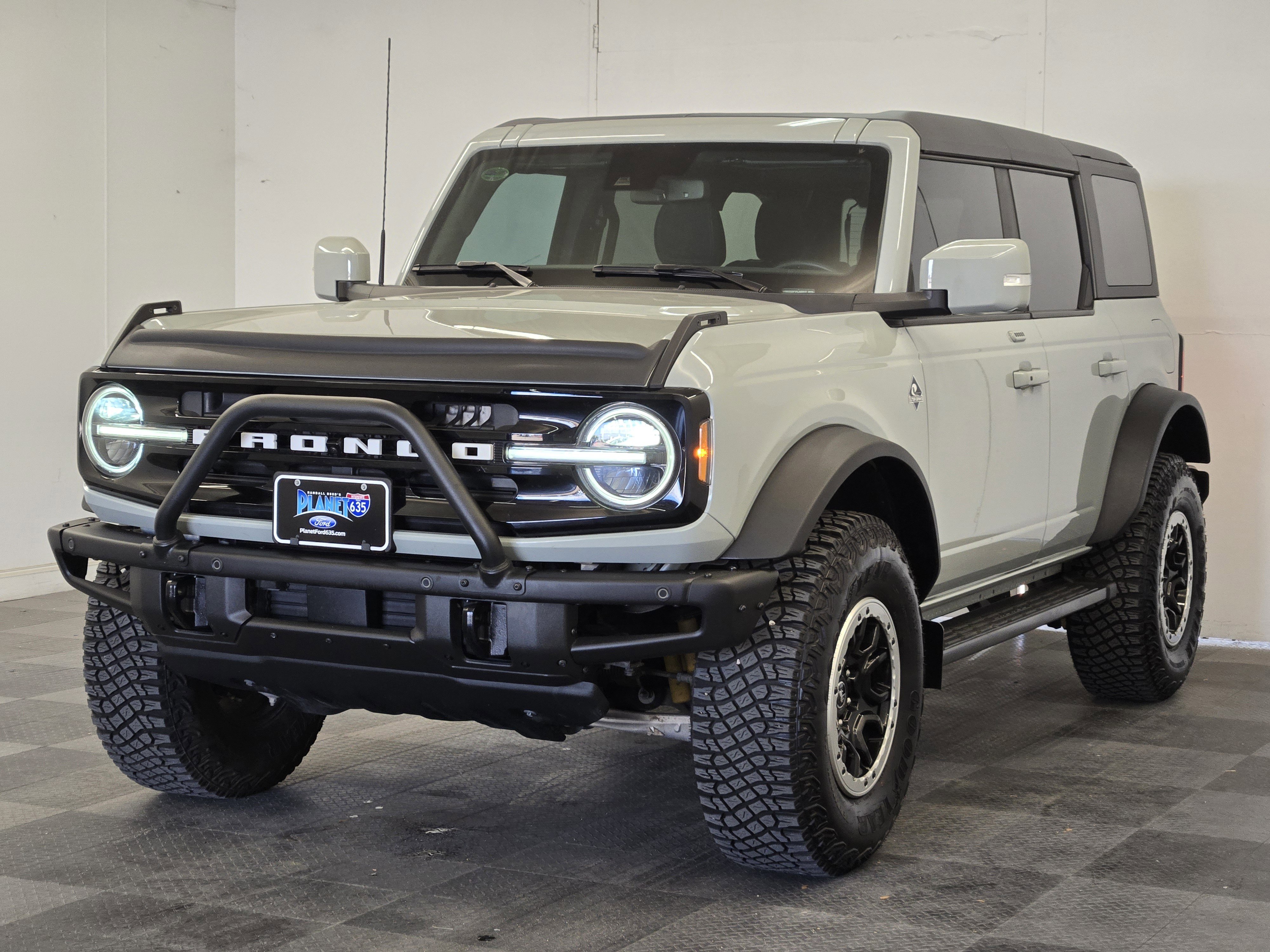 Certified 2023 Ford Bronco Outer Banks w/ Sasquatch Package image 4