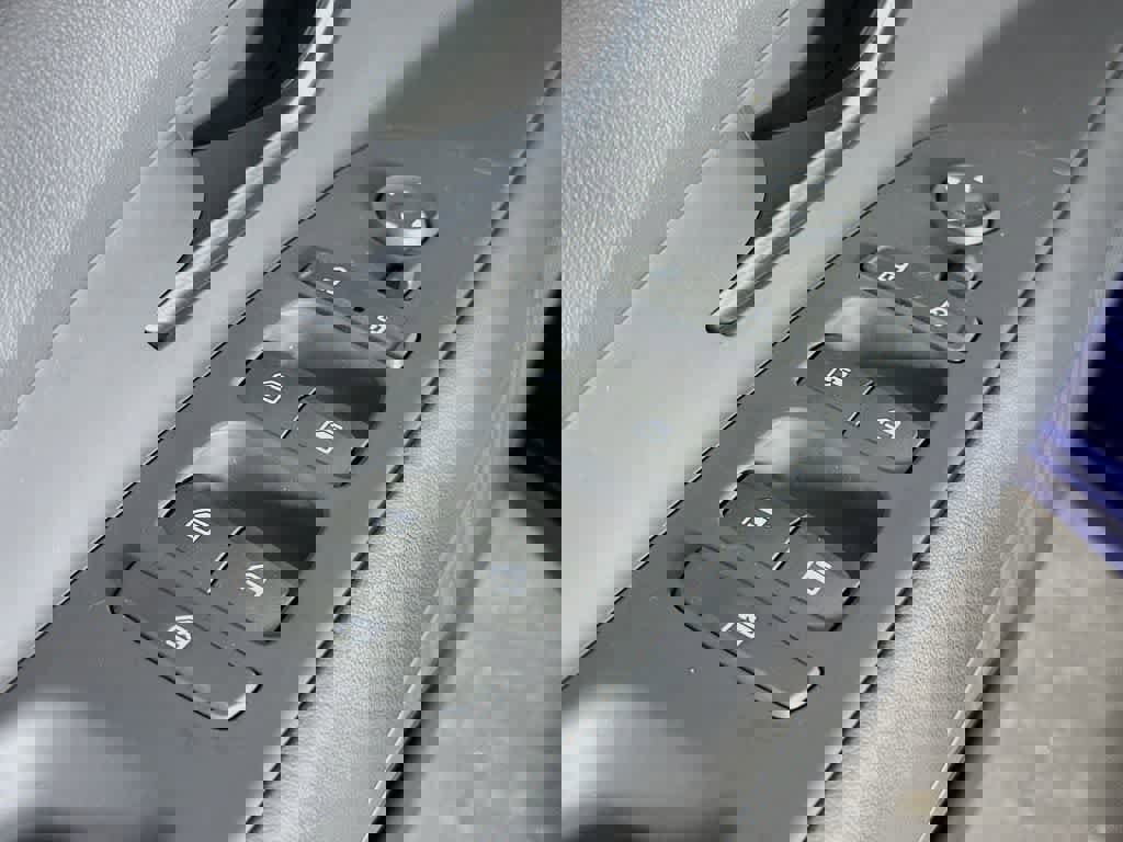 Used 2023 Hyundai Elantra SEL w/ Convenience Package image 27