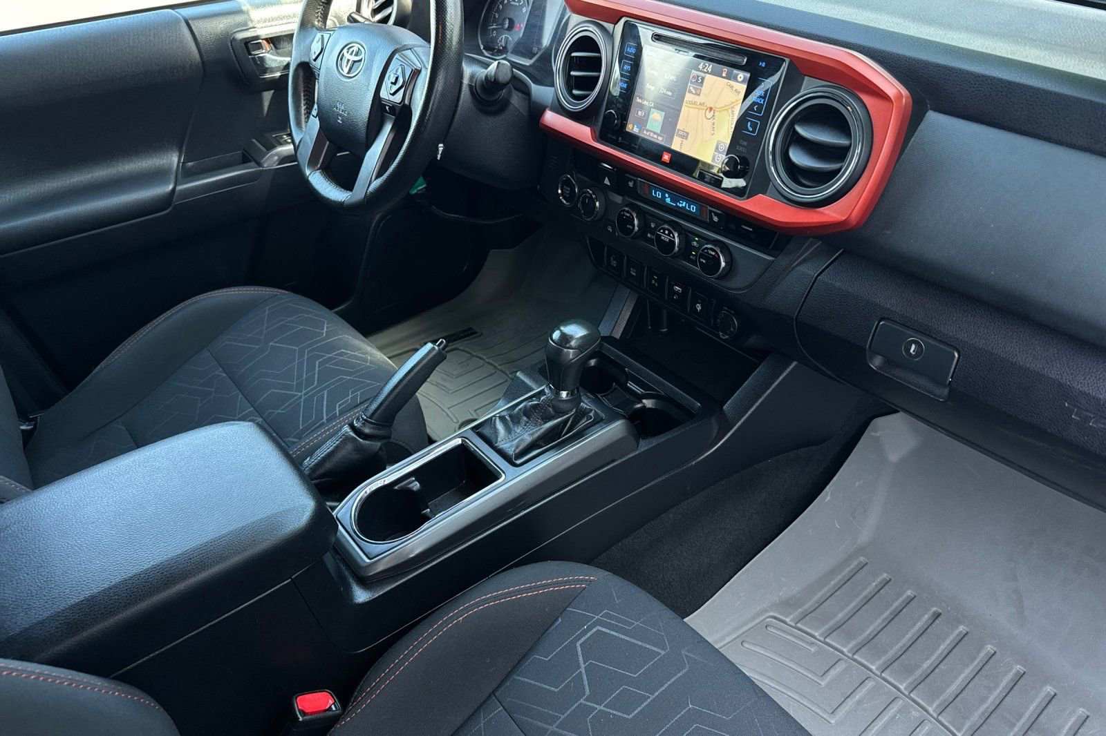 Used 2017 Toyota Tacoma TRD Off-Road AWD/4WD image 11