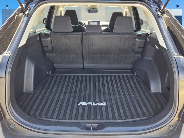 Used 2022 Toyota RAV4 LE FWD image 7