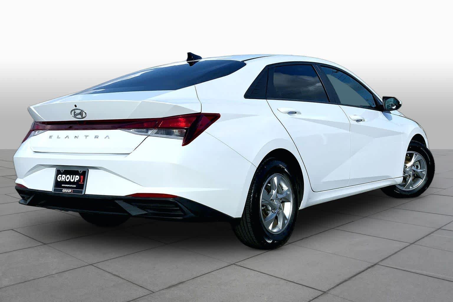 Used 2021 Hyundai Elantra SE FWD image 13