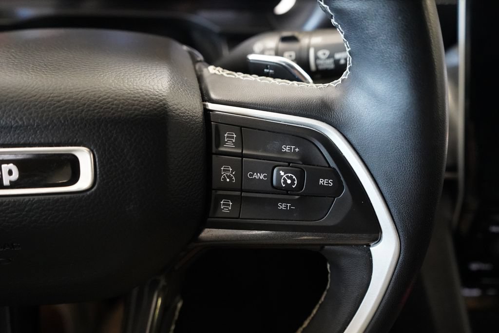 Used 2022 Jeep Grand Cherokee Altitude AWD/4WD image 35