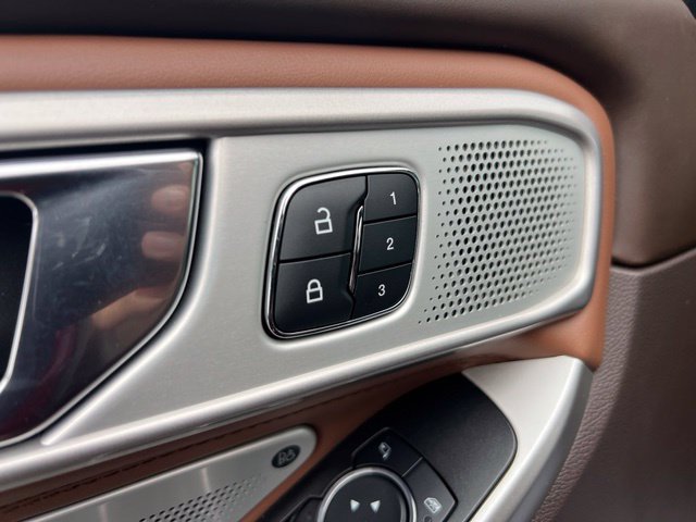Certified 2022 Ford Explorer King Ranch w/ Premium Technology Package AWD/4WD image 8