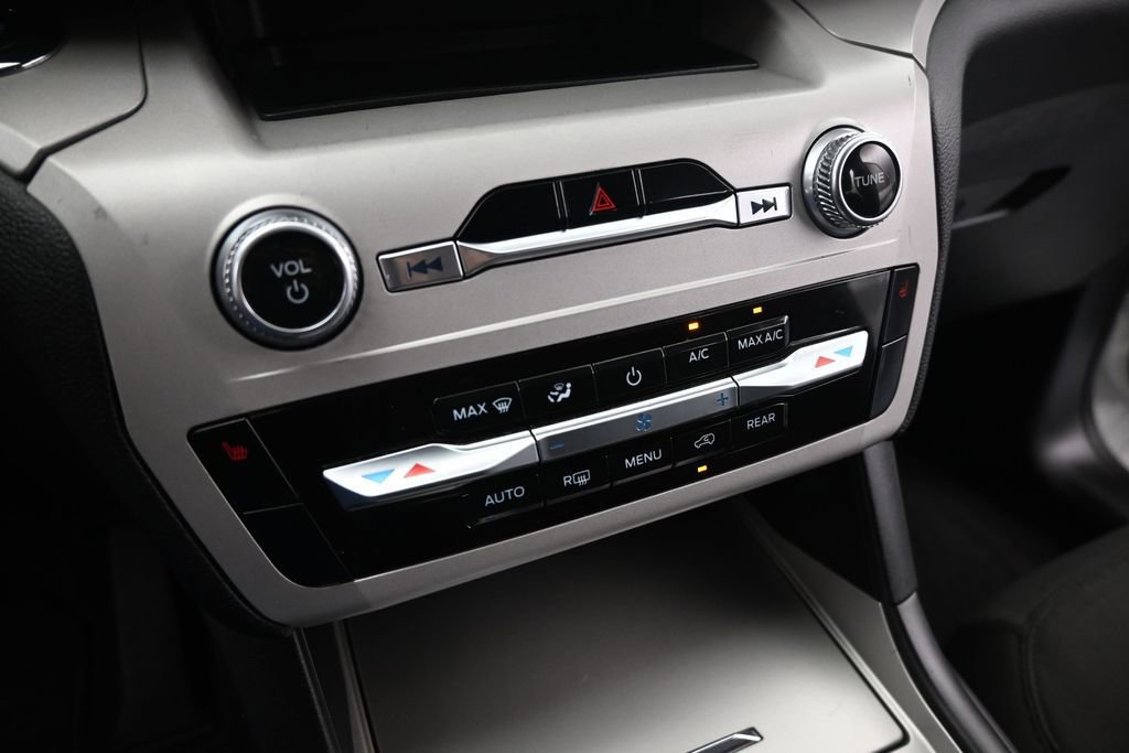 Certified 2023 Ford Explorer XLT RWD image 17