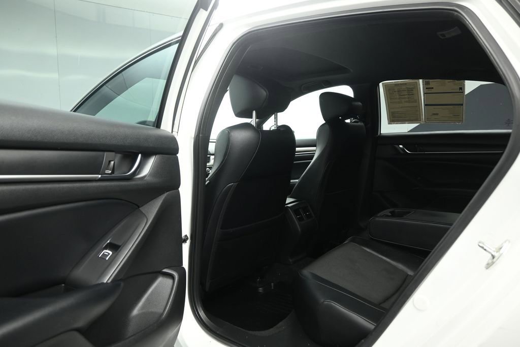 Used 2018 Honda Accord Sport image 16