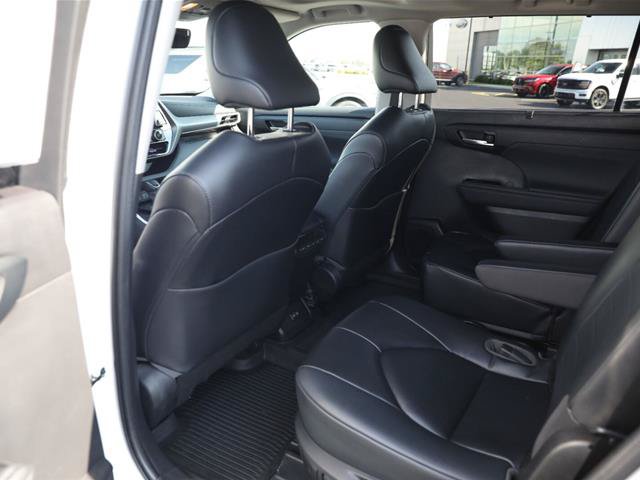 Used 2023 Toyota Highlander XLE FWD image 24