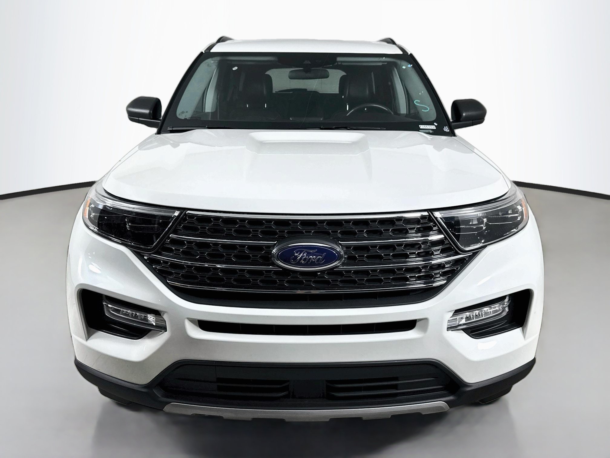 Certified 2023 Ford Explorer XLT w/ Equipment Group 202A AWD/4WD image 2