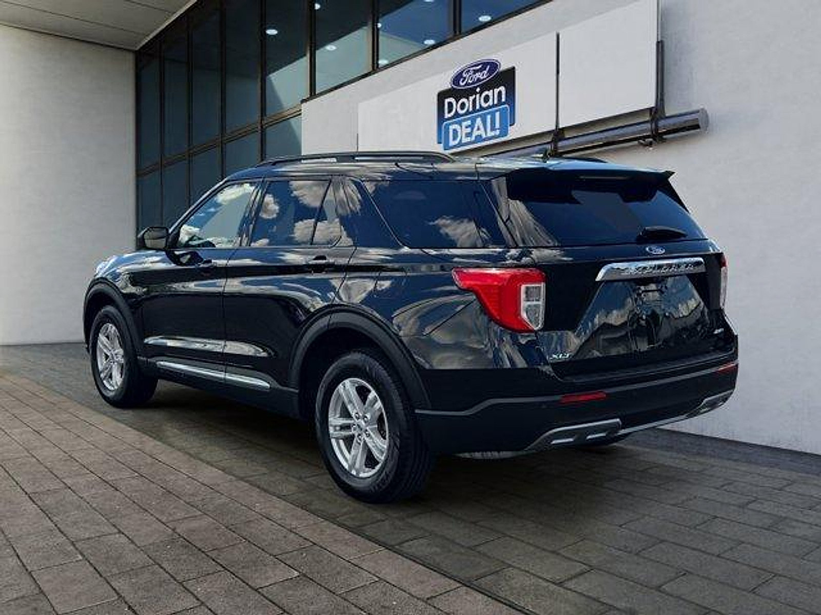 Certified 2023 Ford Explorer XLT w/ Equipment Group 202A AWD/4WD image 5