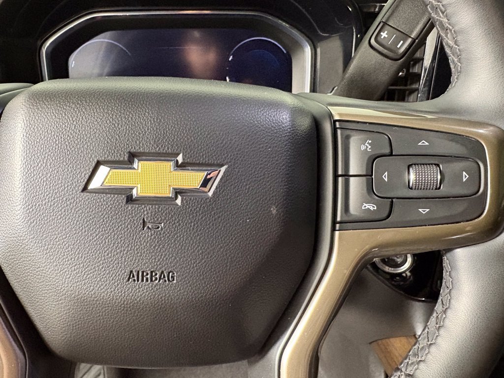 Used 2024 Chevrolet Silverado 2500 High Country w/ High Country Premium Package AWD/4WD image 23