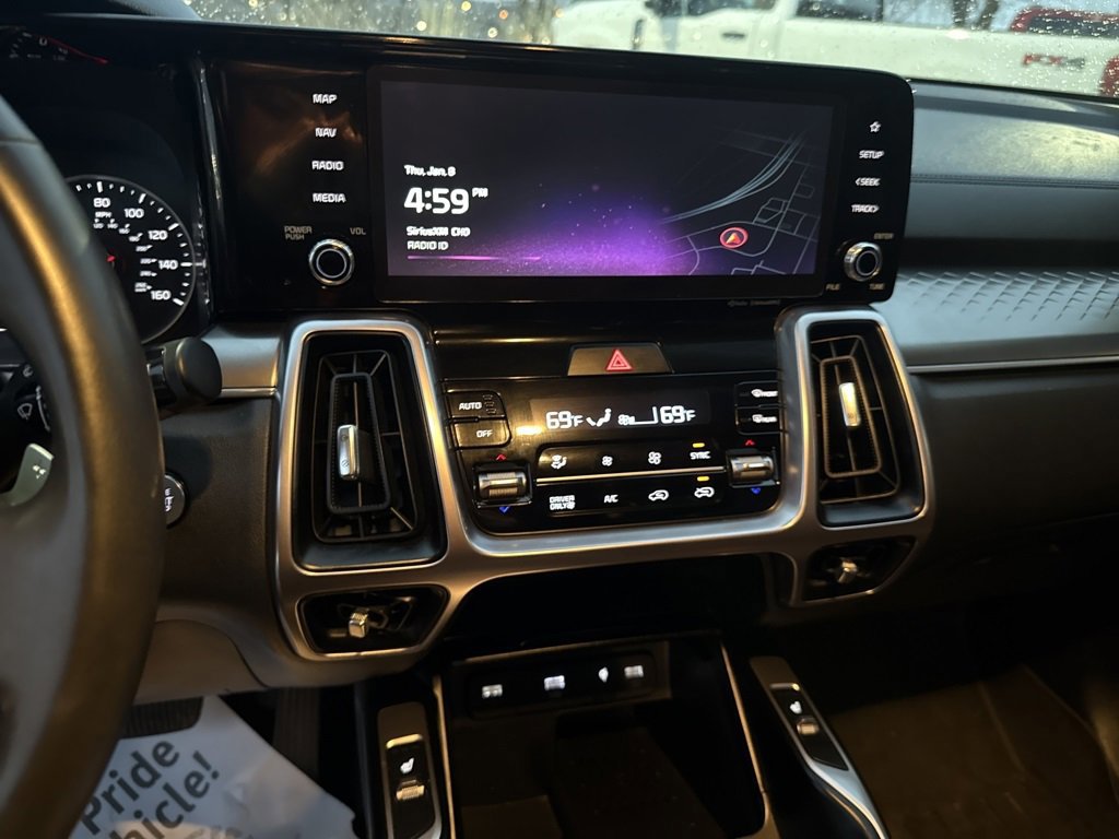 Used 2023 Kia Sorento EX image 16