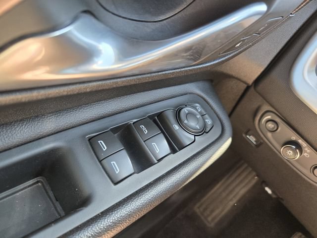 Used 2022 GMC Terrain SLT w/ LPO, Floor Liner Package AWD/4WD image 32