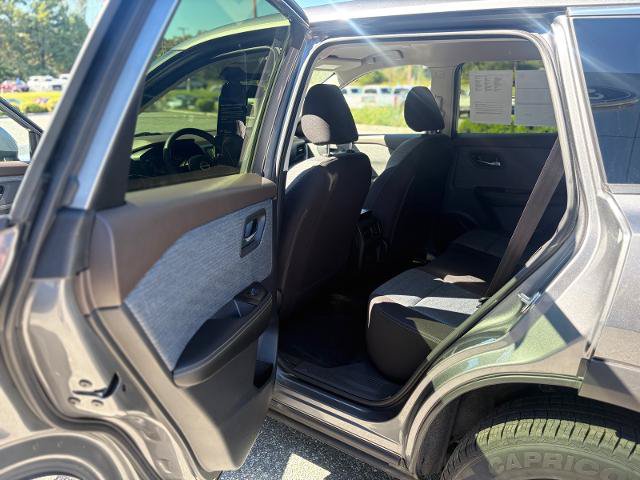 Used 2023 Nissan Rogue SV AWD/4WD image 25