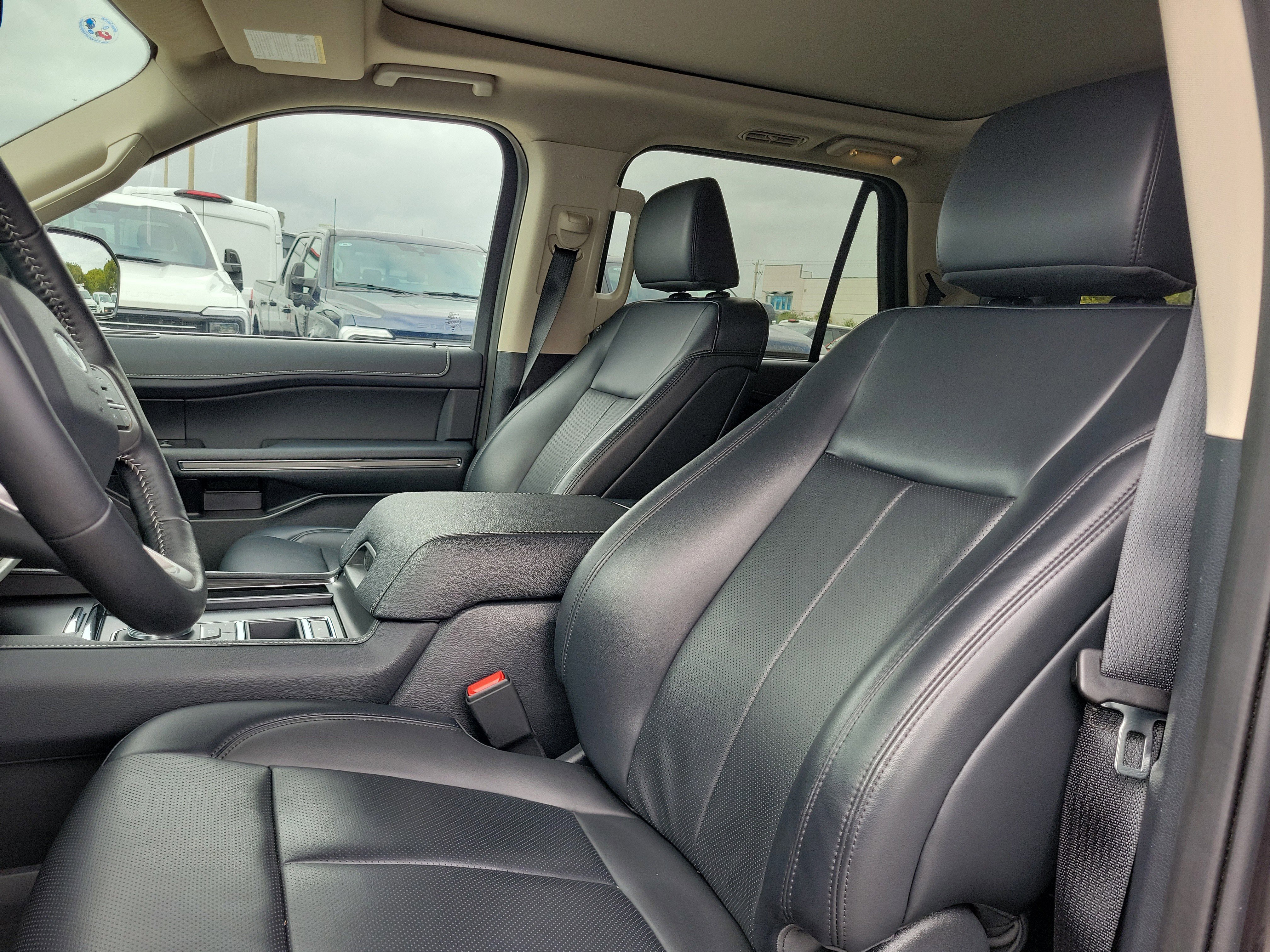 Certified 2024 Ford Expedition XLT image 12