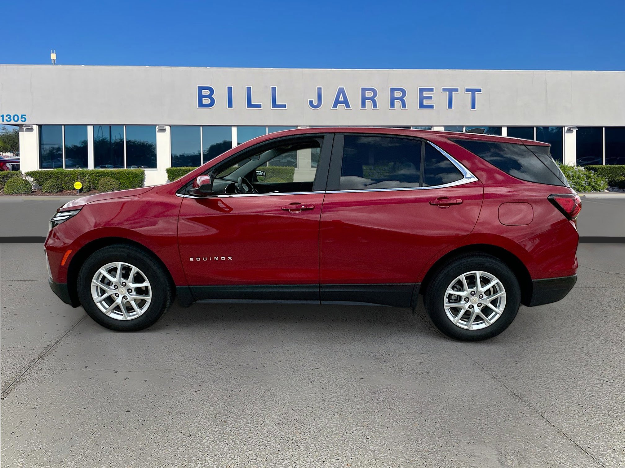 Used 2024 Chevrolet Equinox LT image 2