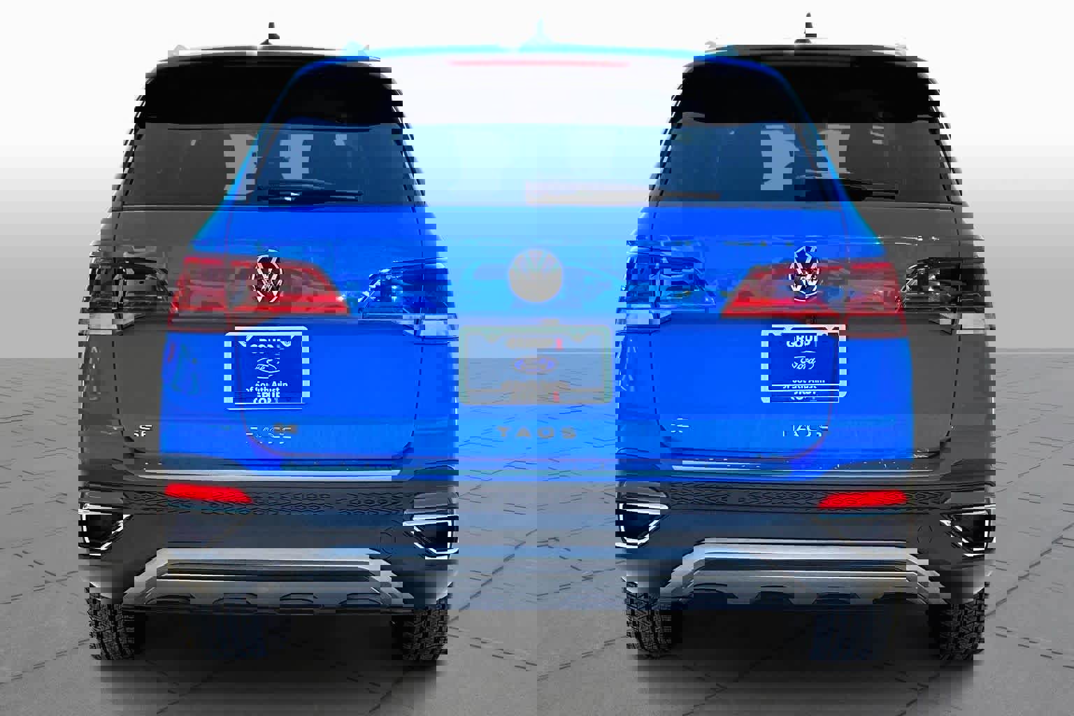 Used 2023 Volkswagen Taos SE image 2